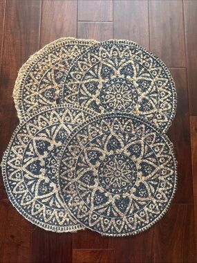 Cynthia Rowley Set of 4 Round Braided 100% Jute Placemats Navy Tan